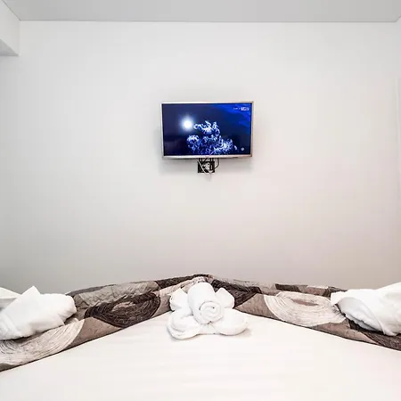 Amber Meraki And Apartment
